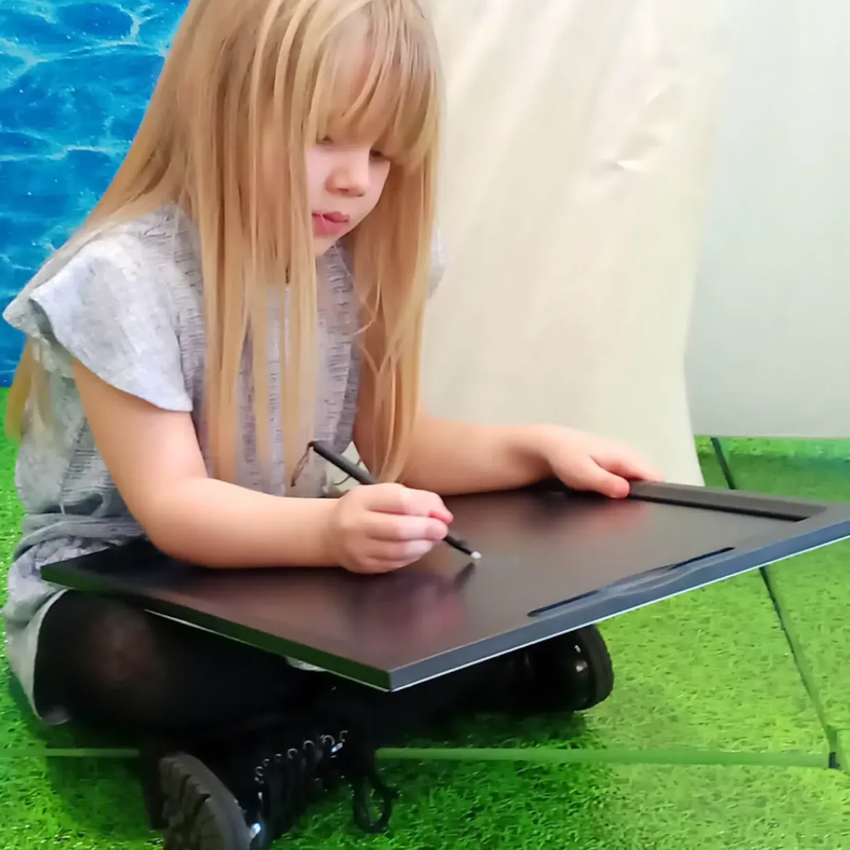 Childrens LCD Writing Tablets Class Pack - 5 Small + 1 large