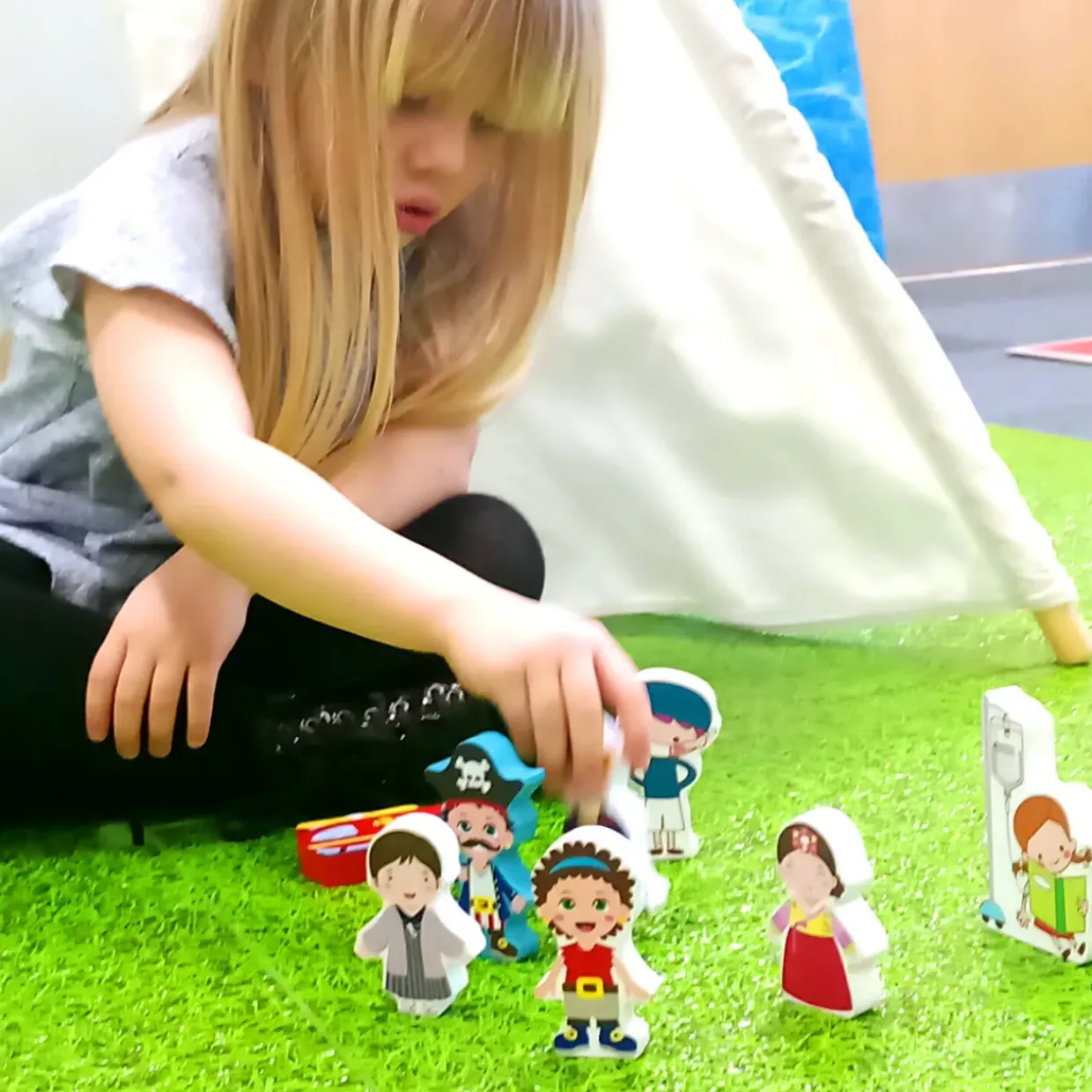 Chunky Small World Hospital Wooden Figures Set - 8pcs