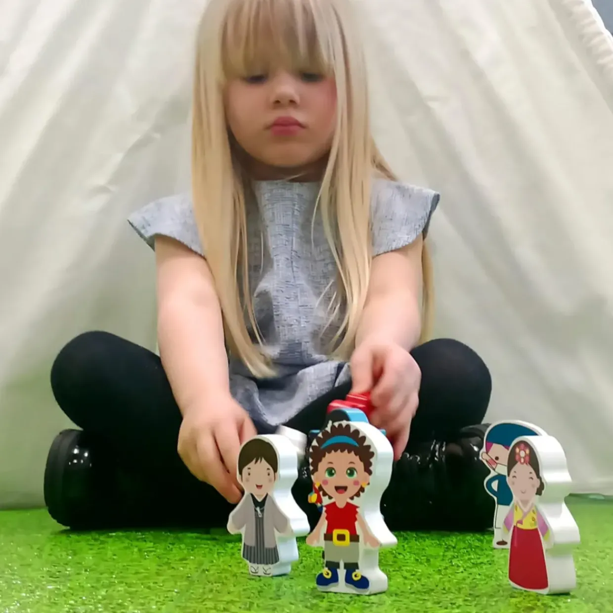 Multicultural Wooden Figures Set - 8 Pieces