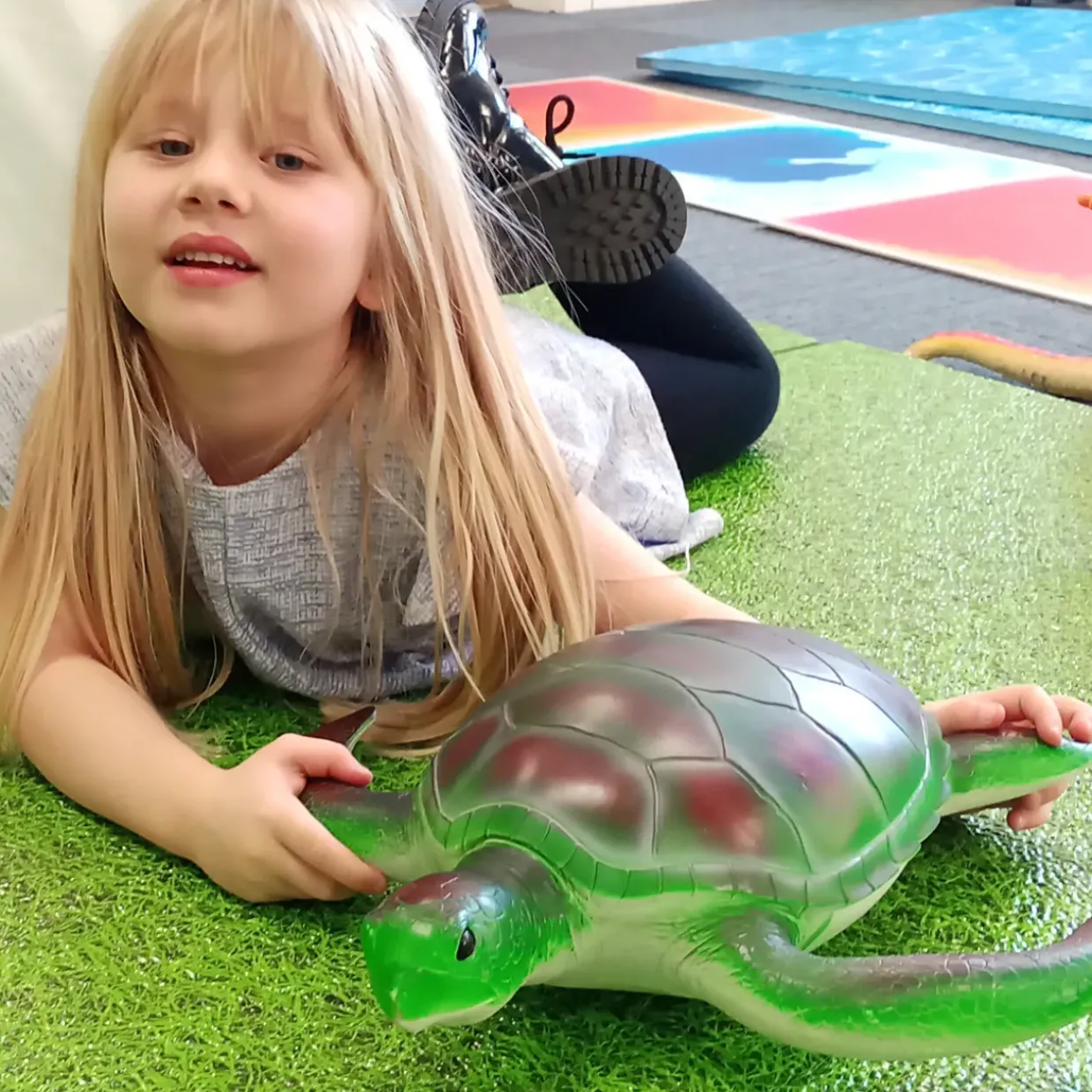 Small World Large Turtle Family Set Plus 3 Eggs